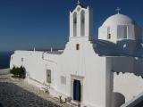 monastÃ¨re en rÃ©fection, pour marquer la prÃ©sence de l'Eglise dans cette Ã®le de mÃ©crÃ©ants