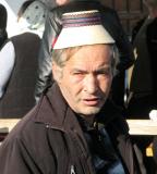 homme portant le chapeau traditionnel du Maramures