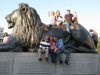 Trafalgar Square, les Lions sont pris d'assaut pour les photos !