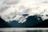 Les nuages jouent dans les fjords