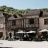 Place du village de Saint-Cirq-Lapopie… Façades typiques du Lot