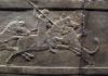 Détail d'un bas relief narrant une chasse aux lions